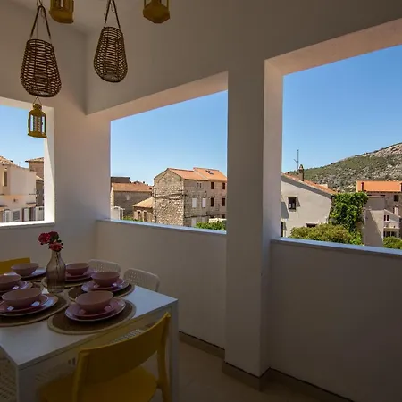 Mali Raj Apartment *