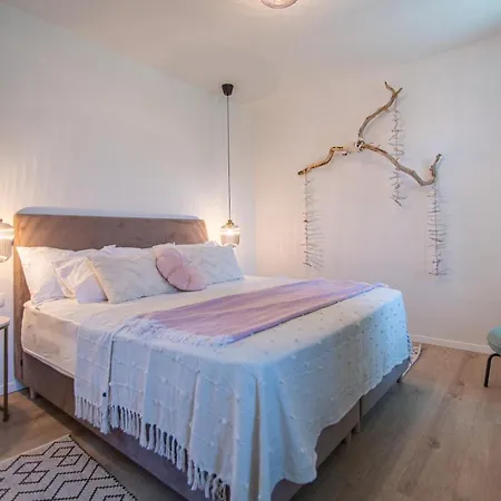 Mali Raj Apartment