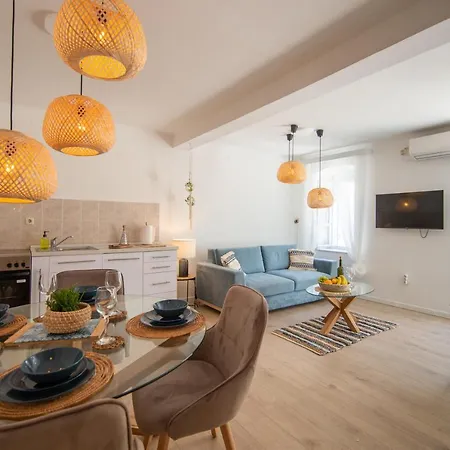 Mali Raj Apartment Komiza