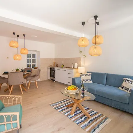 Apartment Mali Raj