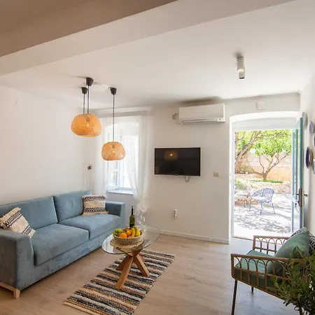 Apartment Mali Raj *