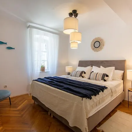 Apartment Mali Raj